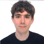 Profesor titulado en Bellas Artes, cursando máster de Historia del Arte en el Museo Reina Sofía.